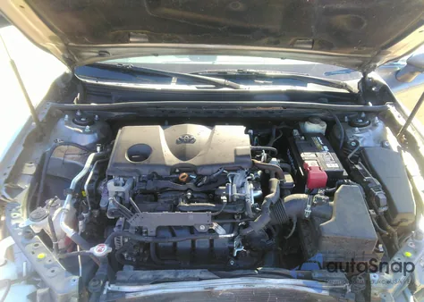 2018 Toyota Camry Le z USA, uszkodzony, nr VIN 4T1B11HK3JU052925